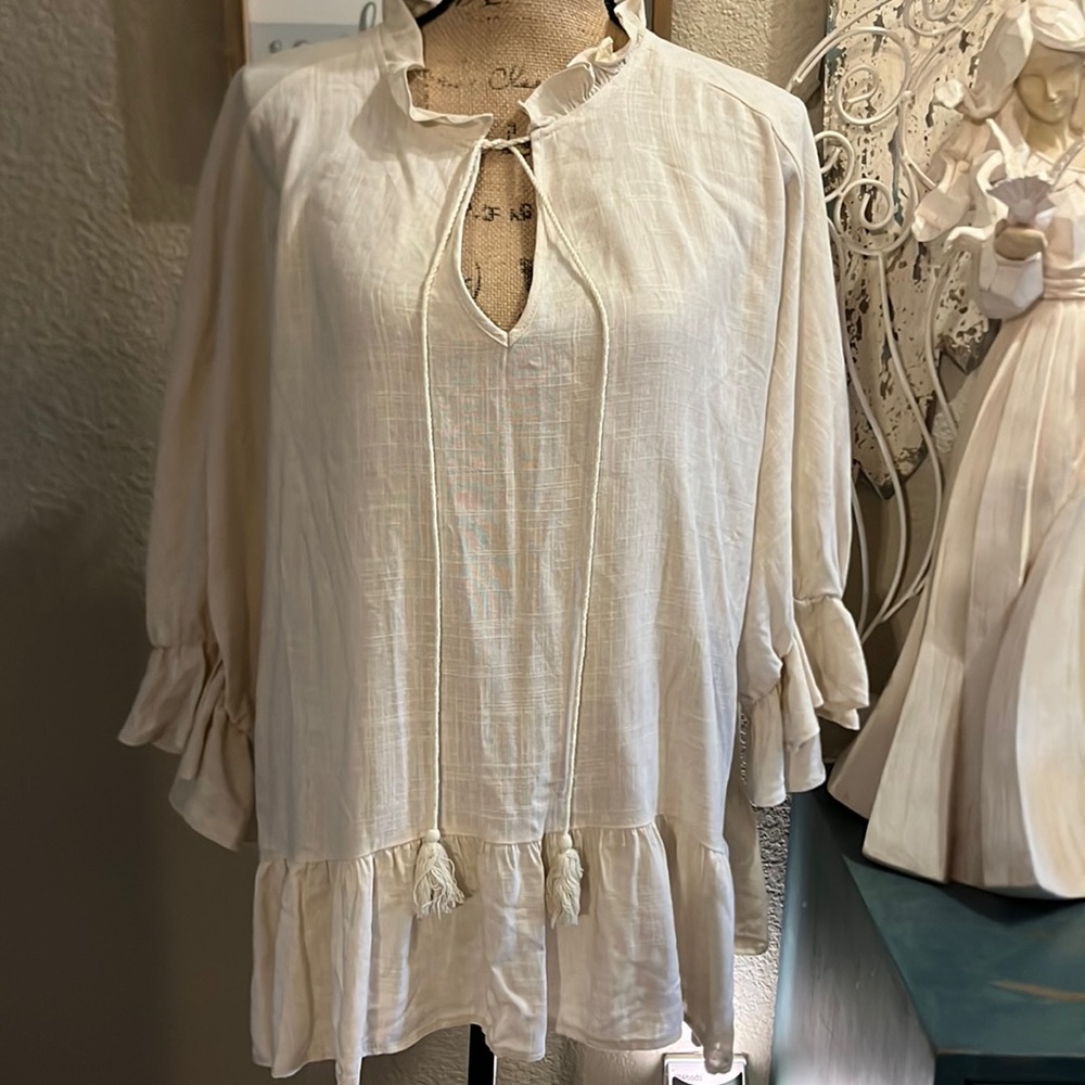 Linen off white top great with leggings size L Boutique